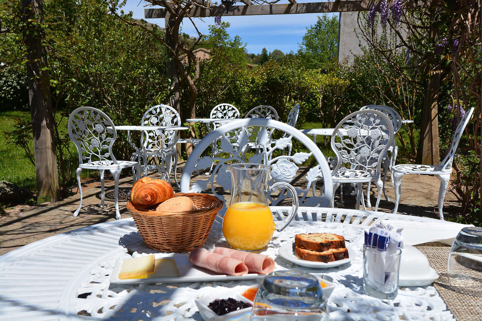 petit dejeuner en terrasse maison d'hotes Casa Balduina Corse
